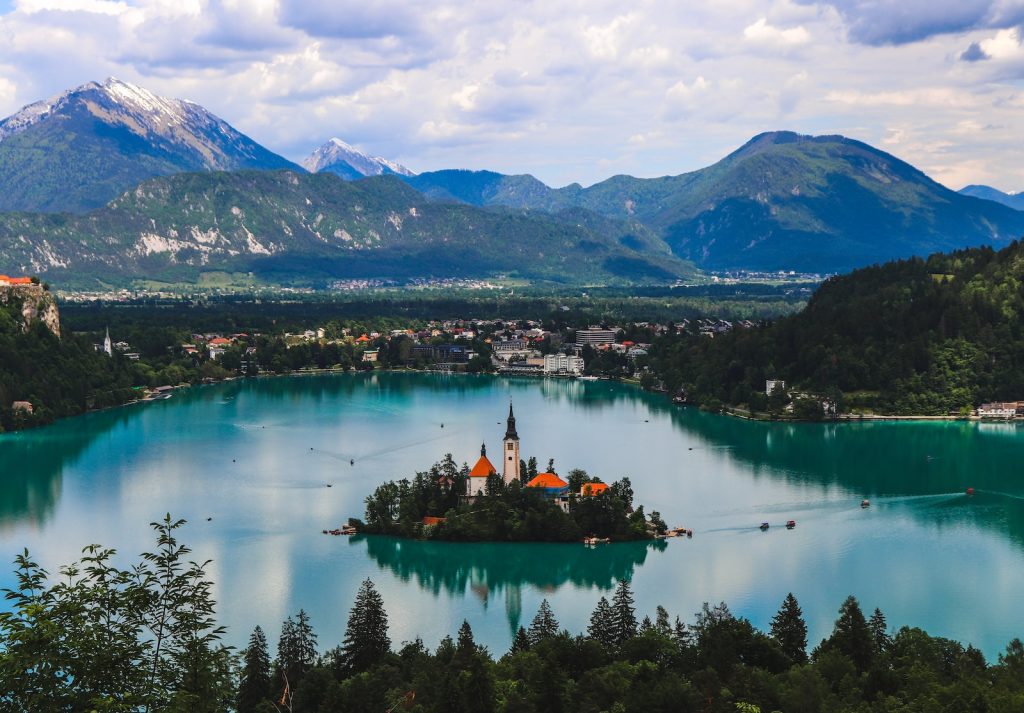 Europe’s Most Scenic Lakes: Top Destinations for Relaxation and Adventure Europe’s Most Scenic Lakes: Top Destinations for Relaxation and Adventure
